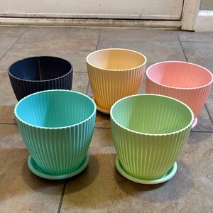 Colorful Ribbed Planter Set